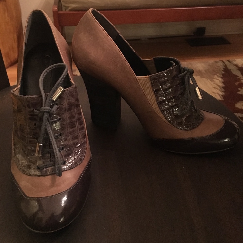 BCBG MAXAZRIA unique high heeled booties